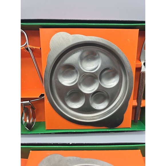 MCM Escargot Serving 2 sets of 3 pc set Stainless Steel Plate, Tongs, Fork Boxed - Picture 10 of 12
